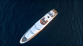 Luxury Yacht in La Paz